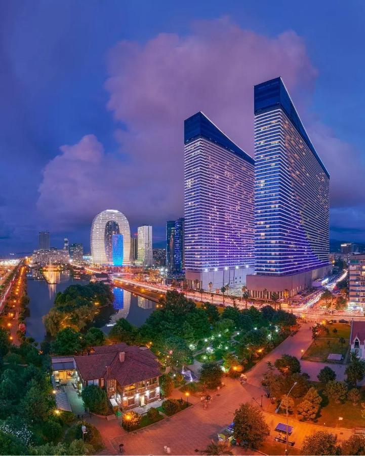 Panoramic Sea And City View Aparthotel In Orbi City Batumi Eksteriør bilde